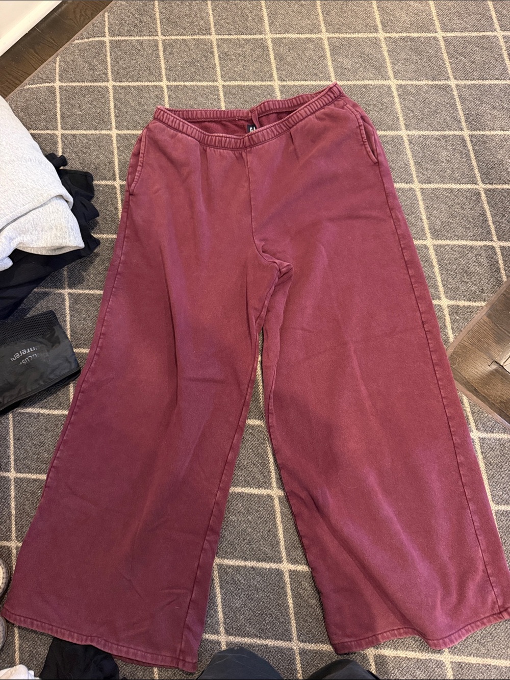 Woman’s like new Gap Wide-Leg Pull-On sweatPants - Burgundy